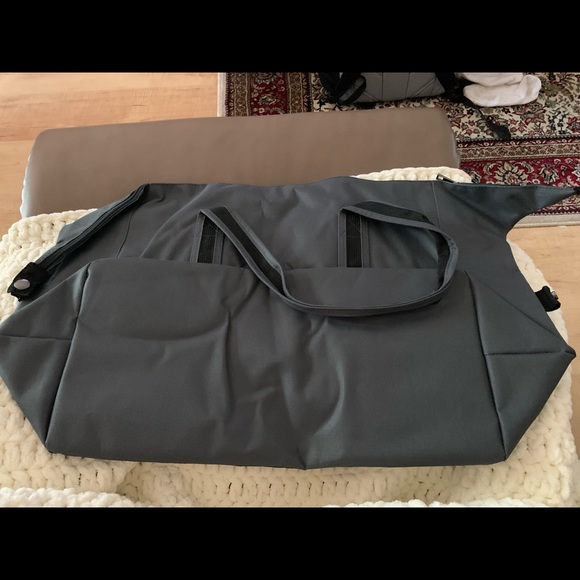 Puma Tote/Duffel Bag - Picture 2 of 4